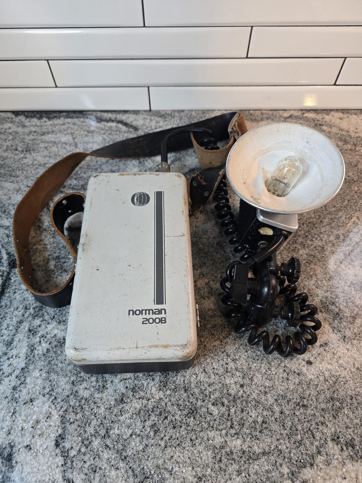 Vintage Norman 200B Portable Flash Strobe Unit Burbank CA Photography Equipment