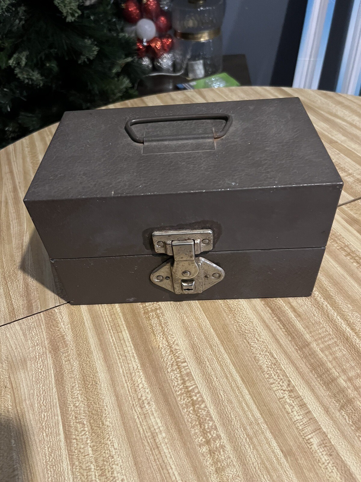 Vintage COMPCO 12 slot metal case for 7″ movie reels