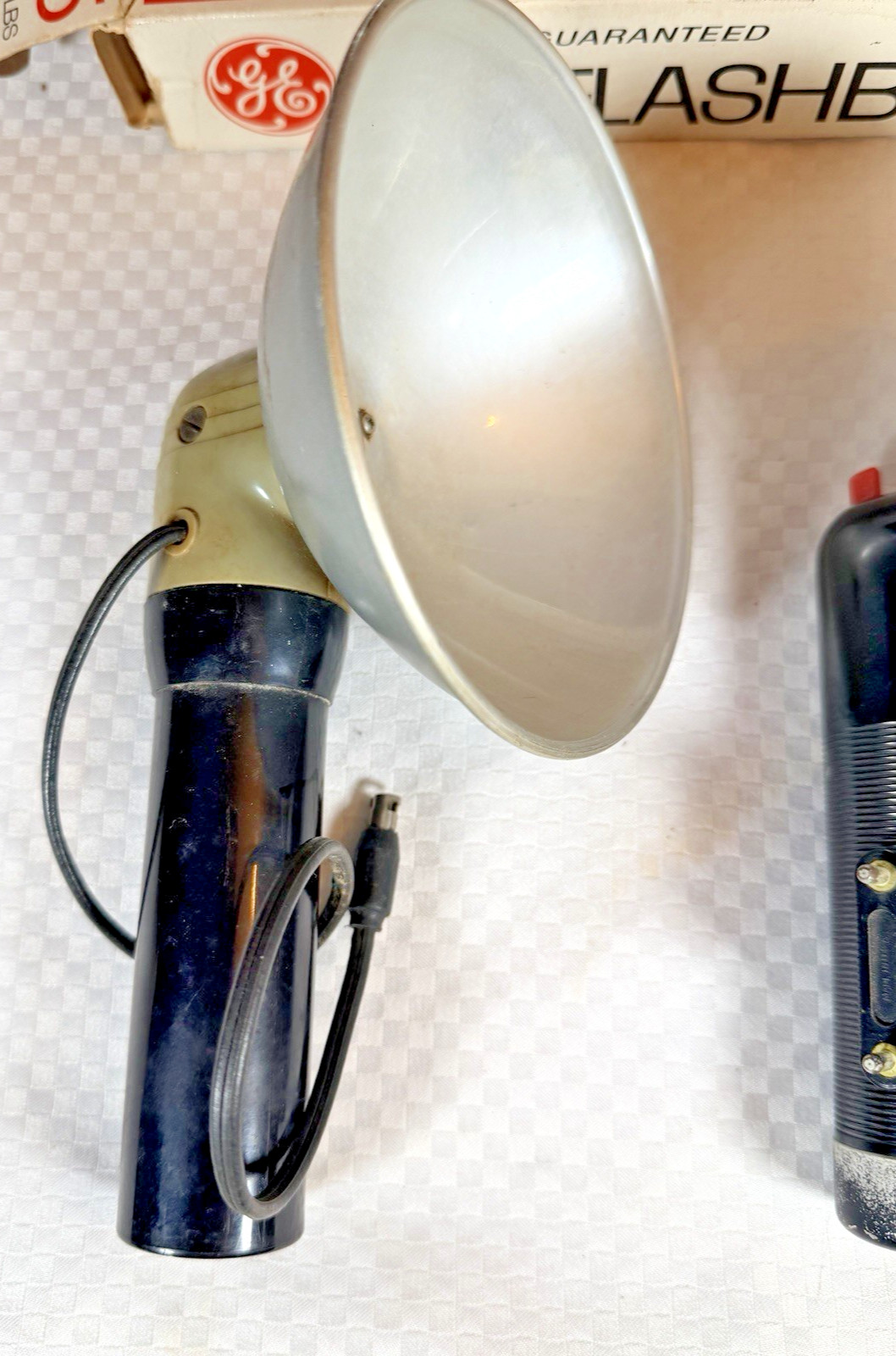 Vintage Argus Polaroid 420 Kodak Model B Flash Camera & Film Case Bulb Mix Lot