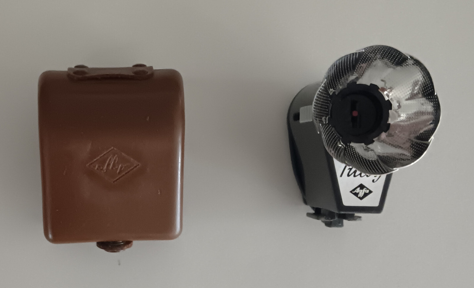 1023: Vintage Agfa Camera Flash with Leather Case, made in Germany