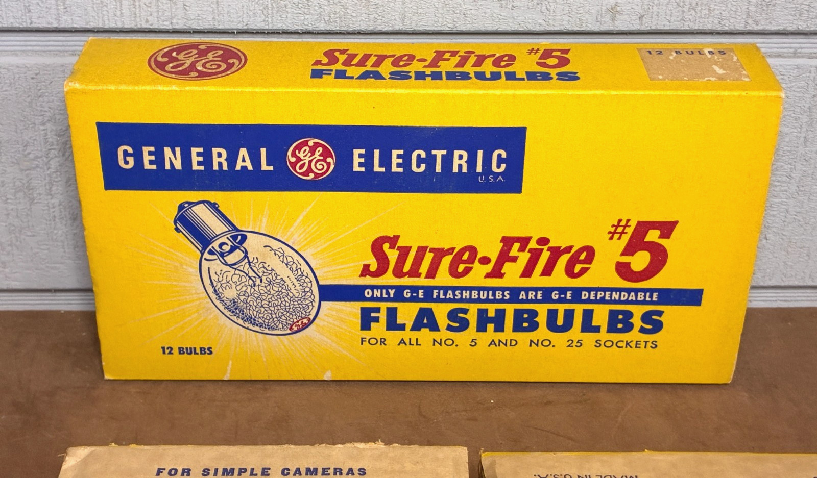 Vintage GE GENERAL ELECTRIC Sure Fire #5 Flashbulbs ~ New Old Stock ~ 12 Bulbs