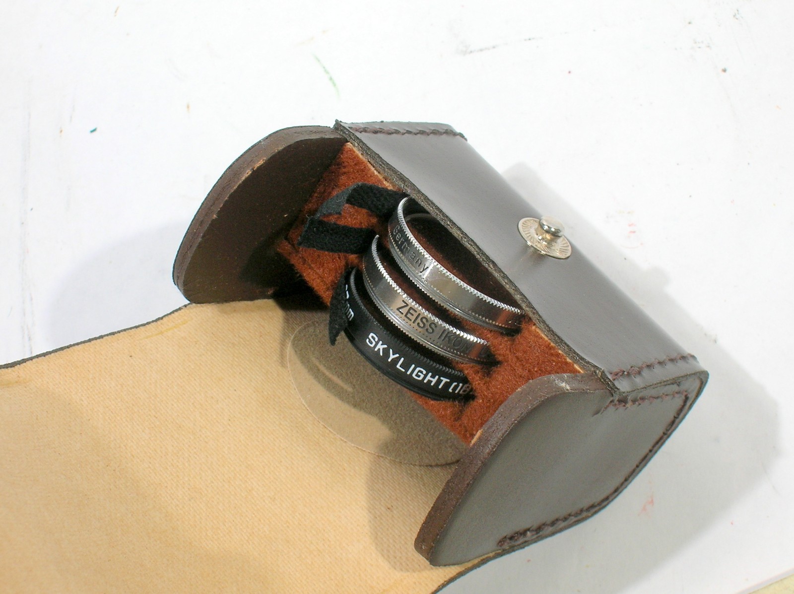 LARGE LOT OF 3 VINTAGE CAMERAS LENSES, ZEISS AND HOYA WITH LEATHER CASE – B/O