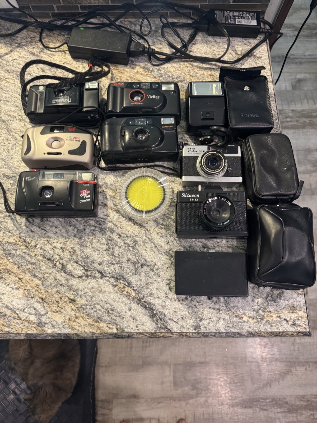 Untested Camera Lot Petri 35E Vivitar Samsung Canon Flash Cases 7 Cameras
