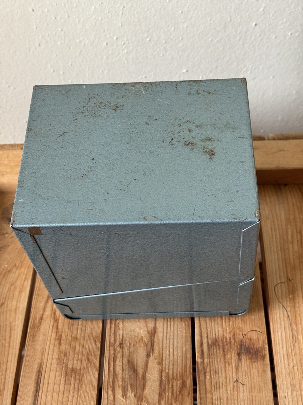 Vintage Light Gray 5″ Reels-8MM Metal Reel Storage Film Case Box
