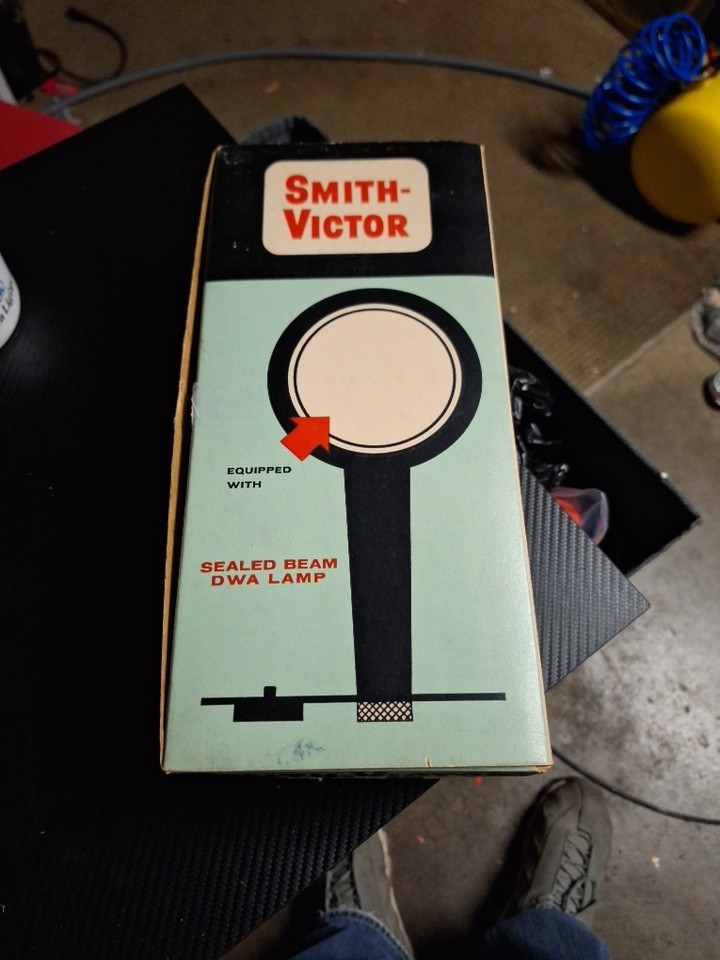 Smith-Victor Model L-5 Compact Movie Light 1962 GE Beam NOS Complete W/ User Gui