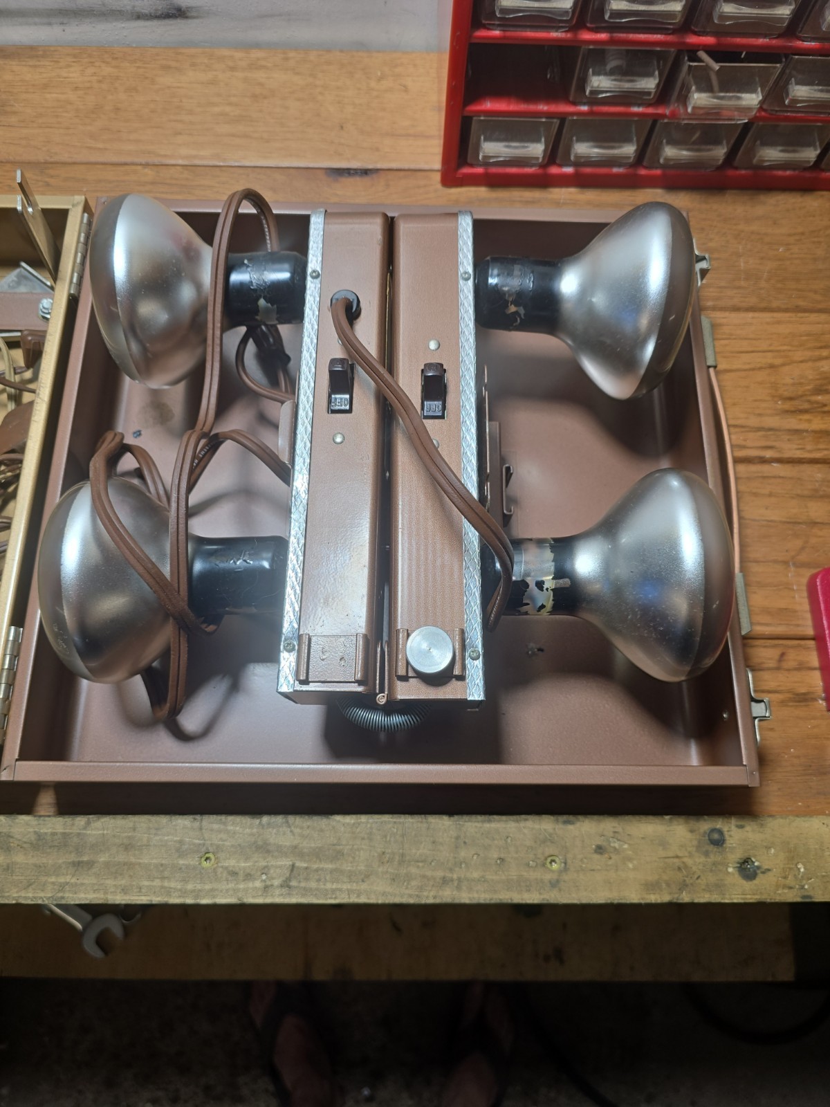 LIGHT KIT – VINTAGE MOVIE SET with Reflector bulbs.
