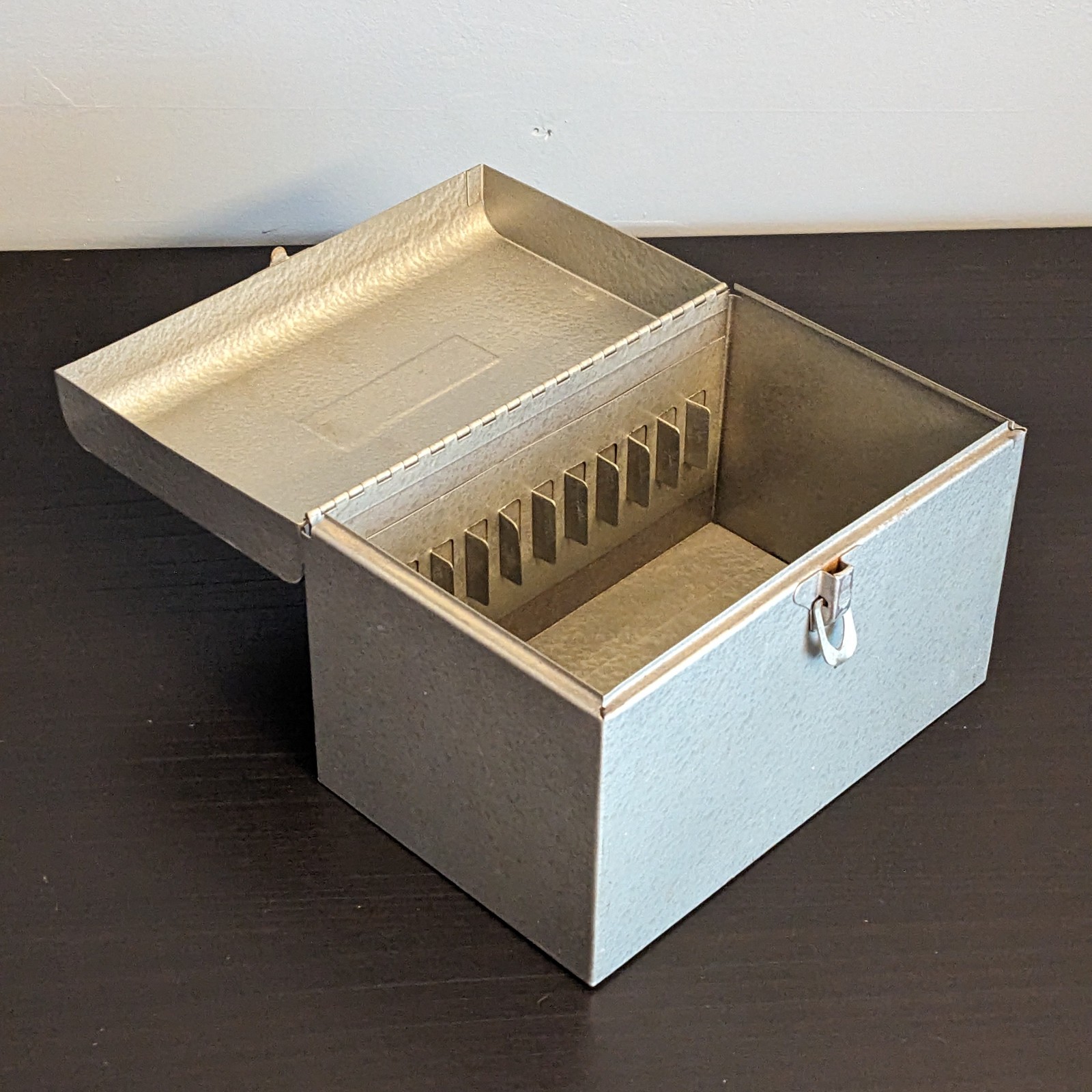 Vintage Metal 8mm 5″ Film Reel Canister Carrying Case