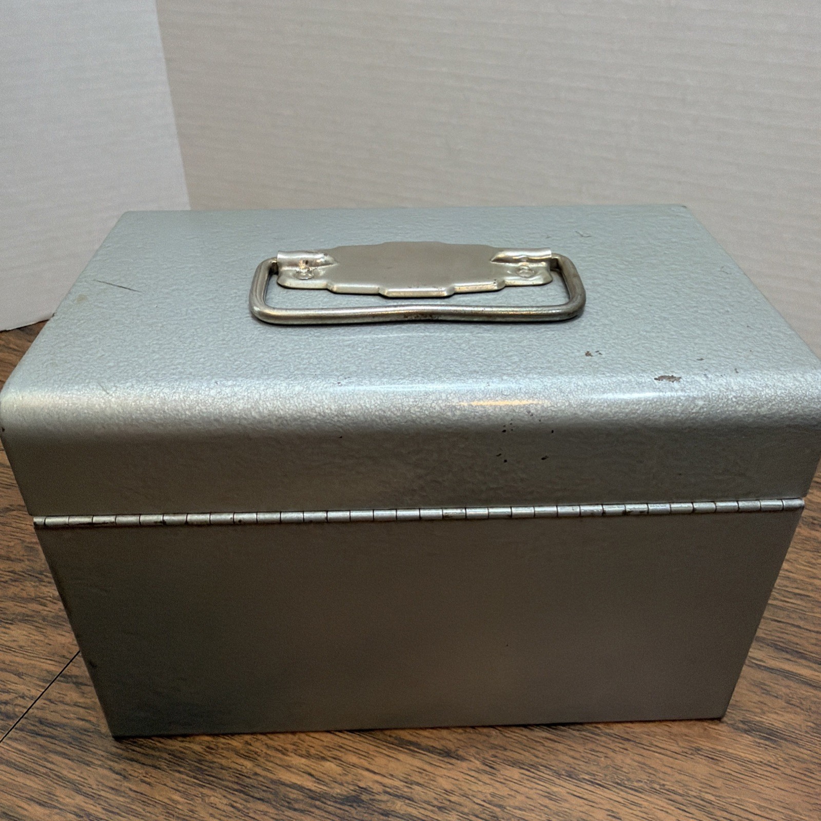 Logan Deluxe 8MM Film Chest With 5 Cans and 3 5” Reels Metal Vintage