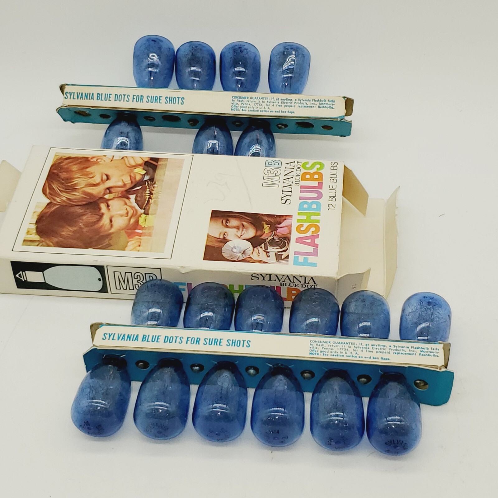 Sylvania Blue Dot Flashbulbs M3B NOS 1 Full Box & 7 Loose Camera Bulbs Vtg Flash