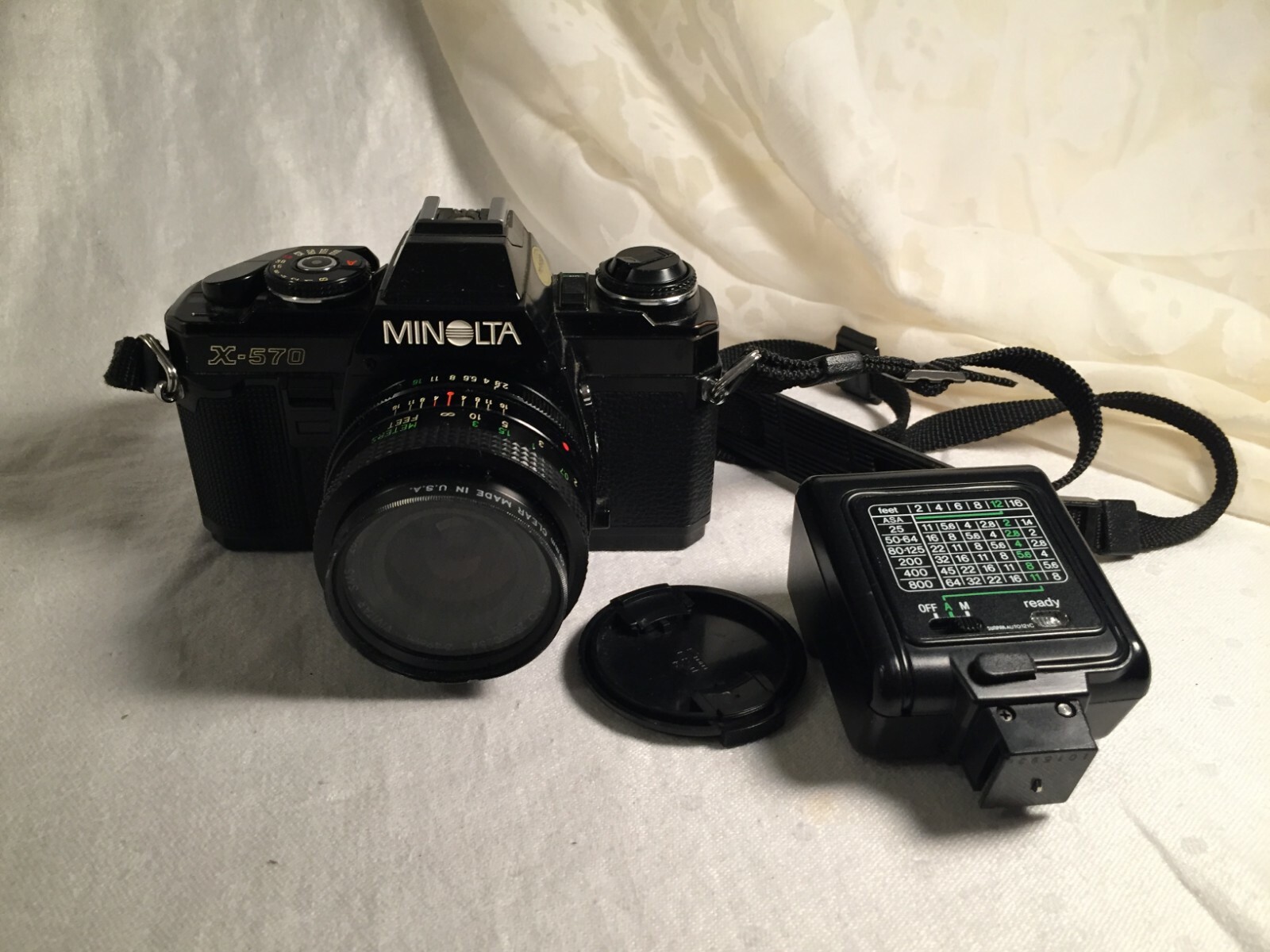Minolta X-570 35MM SLR Camera &MD Celtic Telephoto Camera Lens SunPak Auto Flash