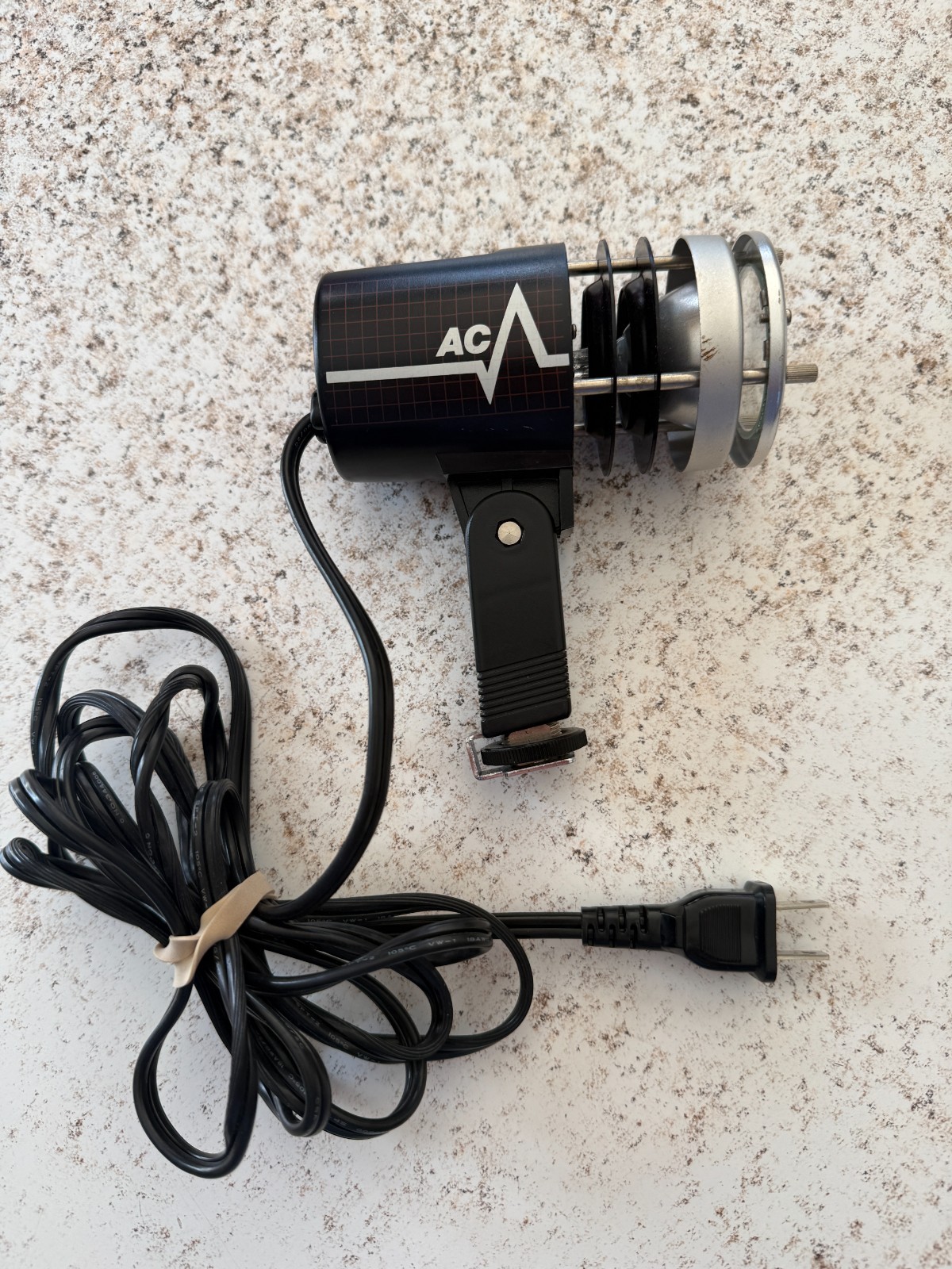 HARWOOD PLUS POWER V-150AC VIDEO CAMERA LIGHT – Needs New Bulb