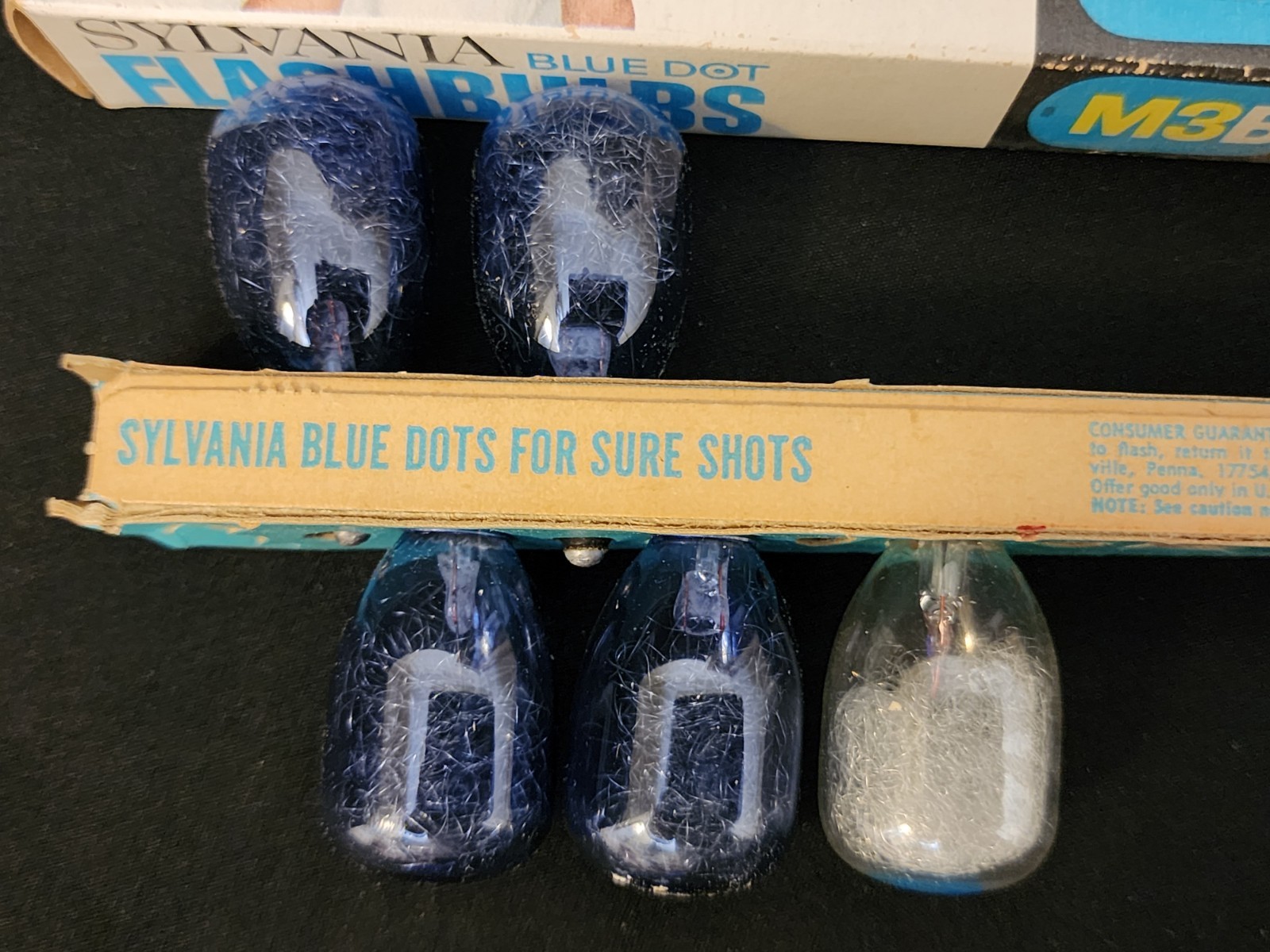 Vintage Sylvania Blue Dot Camera Flashbulbs AG1B x6 M3B x5 B55