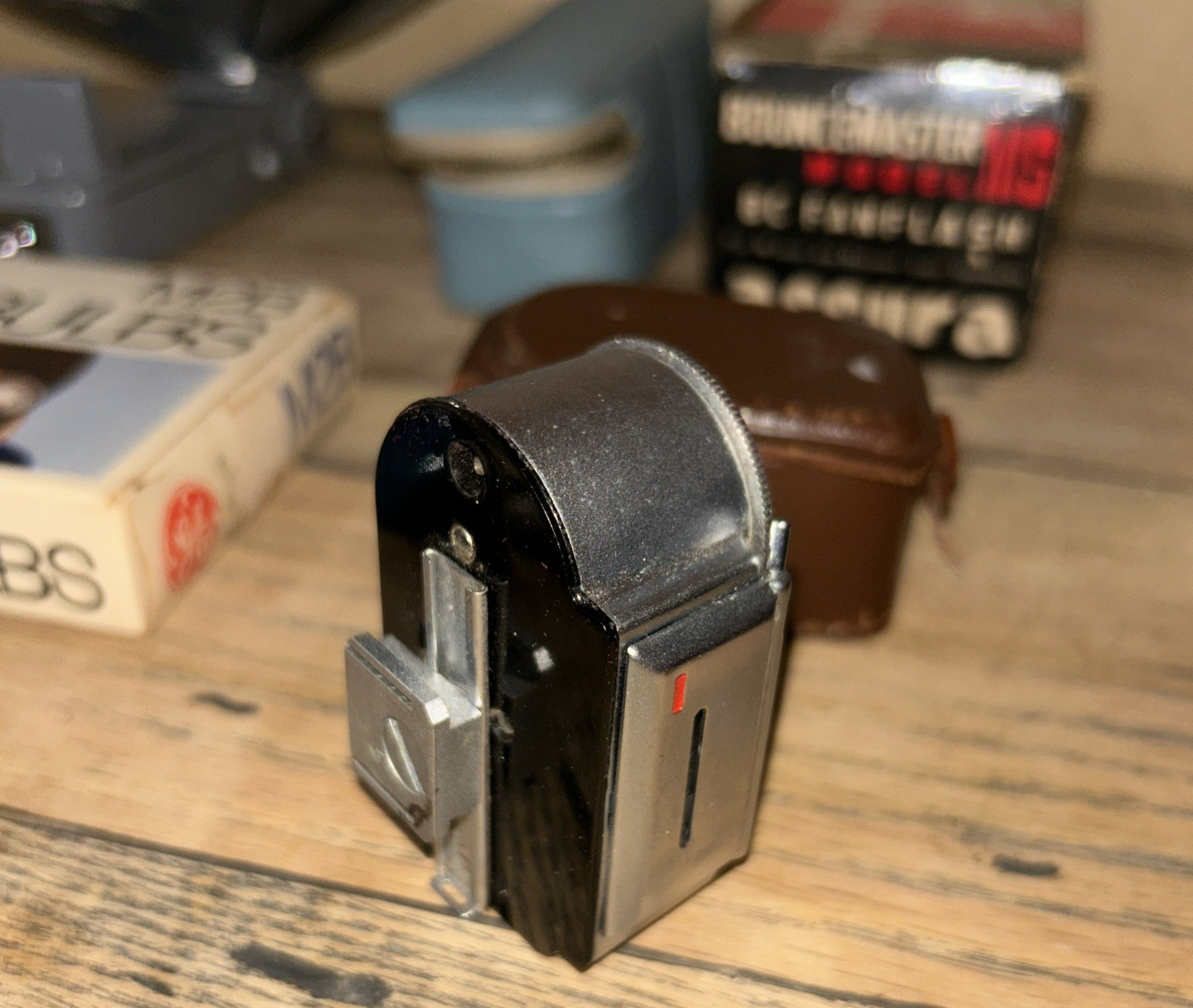 Vintage ACCURA Fan Flash w/Button Case, Kako flash, M2B Bulbs, Corona Meter