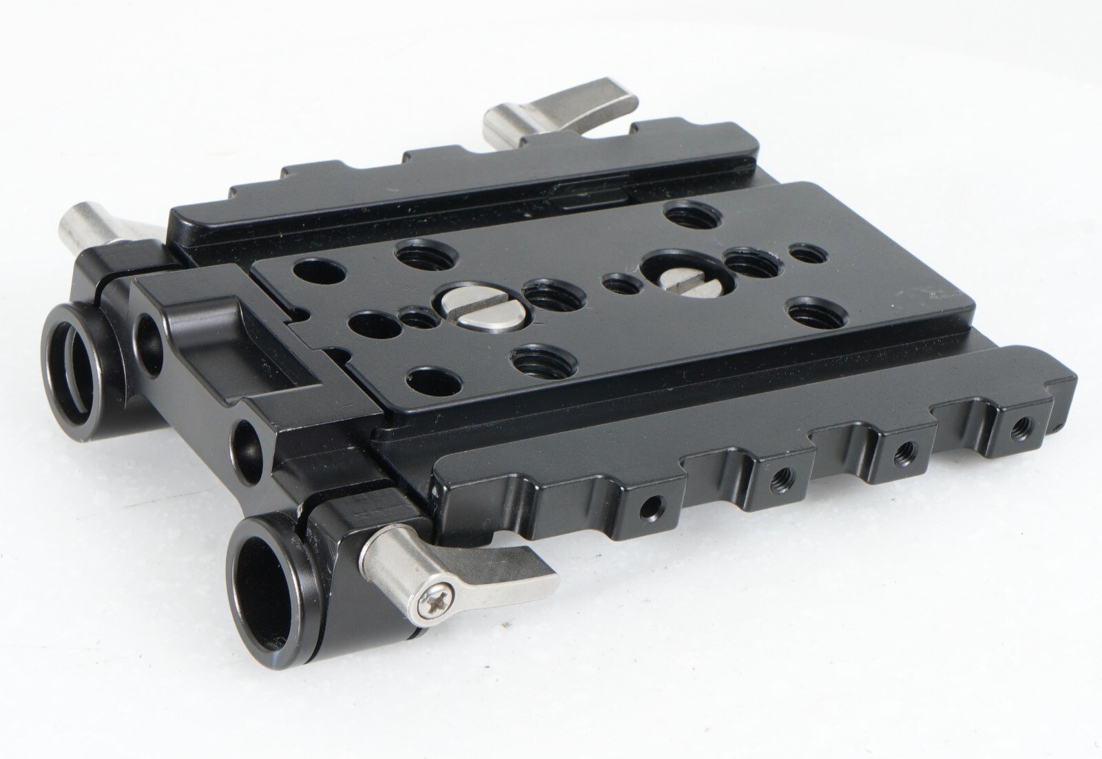 -CAMERA RIG BASEPLATE WITH SINGLE 15MM ROD CLAMP