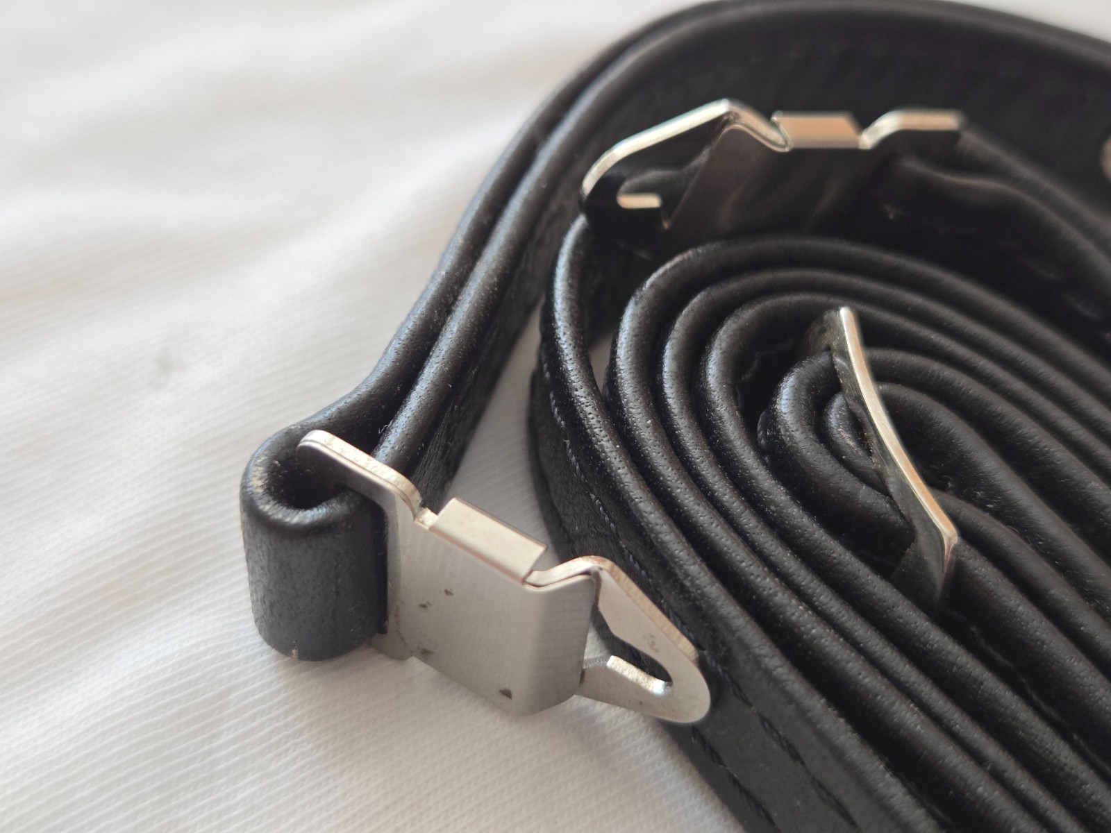 Original Hasselblad 47″ Leather Camera Neck Shoulder Strap w/ Lugs