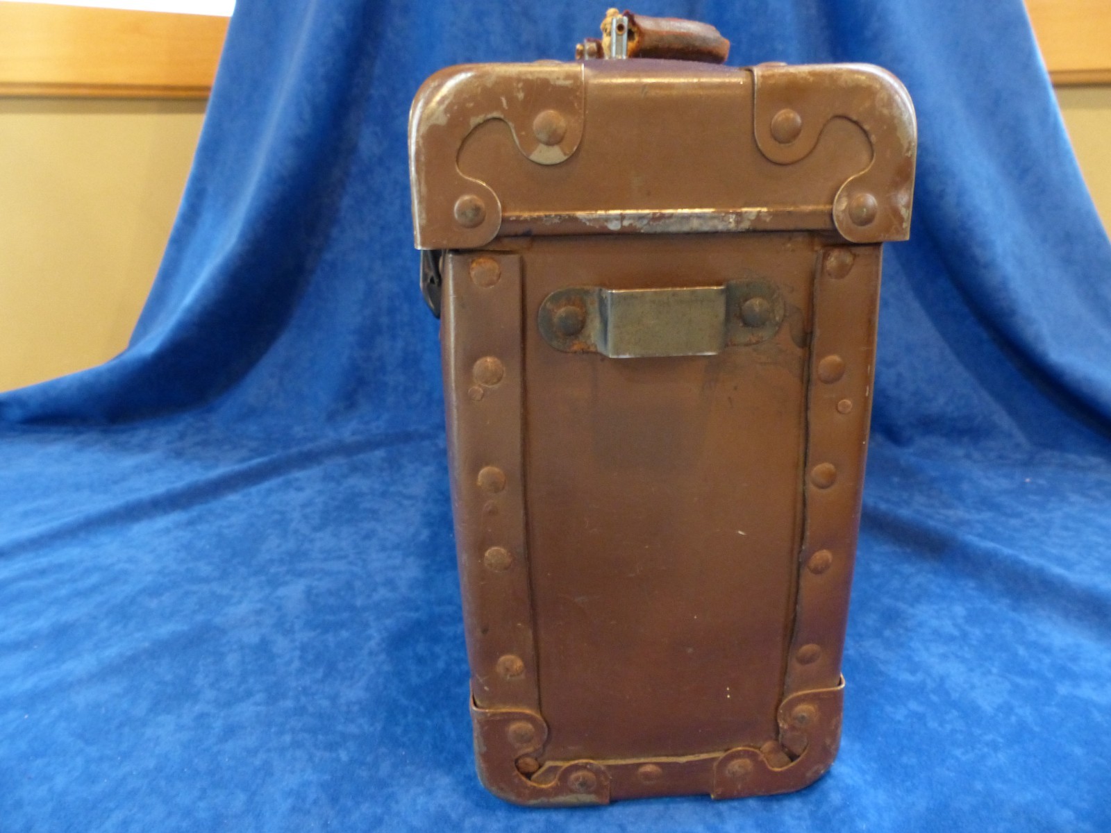 Graflex 2×3 brown camera case, 15 x 10 x 5 inches OD, sturdy, working hardware