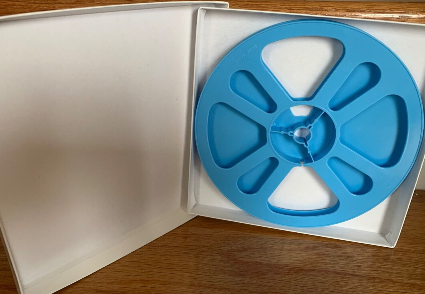 NEW Super-8 400 ft reel & box COMBO PACK – 7″plastic reel and white box w/ lid