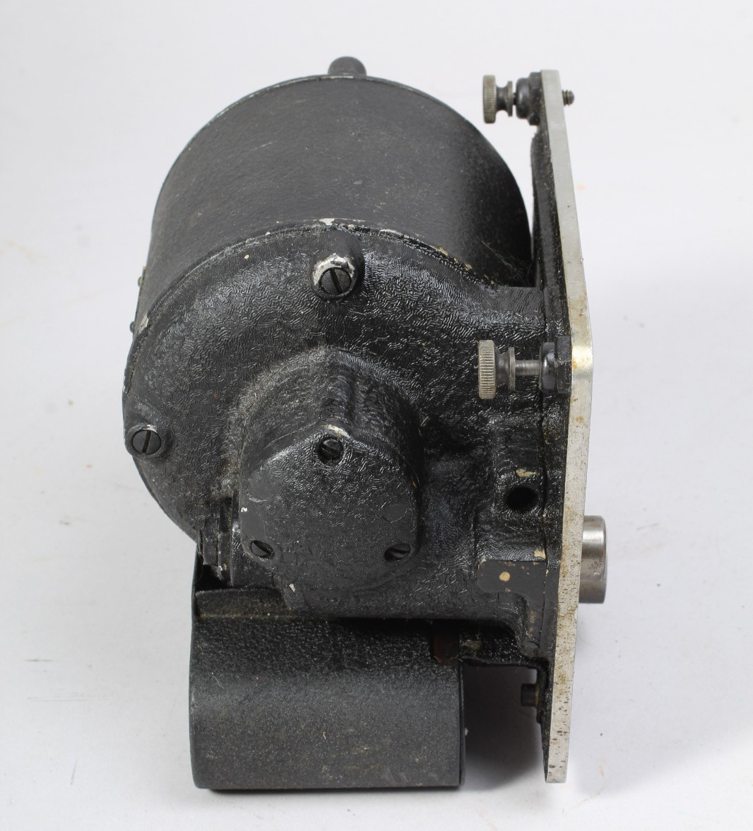 MITCHELL CAMERA MOTOR MODEL 1-R-47 FOR 35MM MOVIE CAMERA 110V 60 CYCLE PHASE 1
