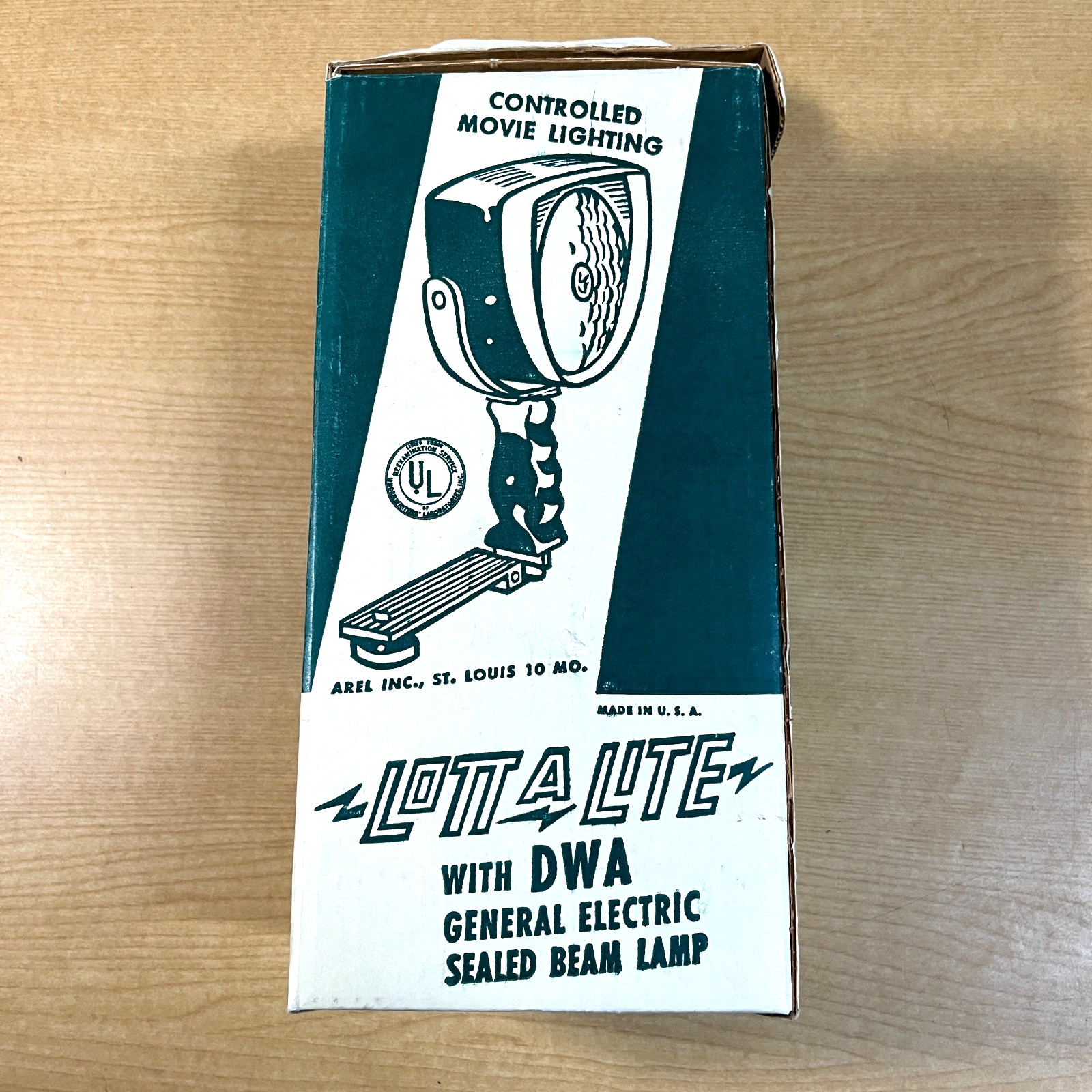 Lott a Lite W/DWA General Electric Sealed Beam Lamp-Original Box