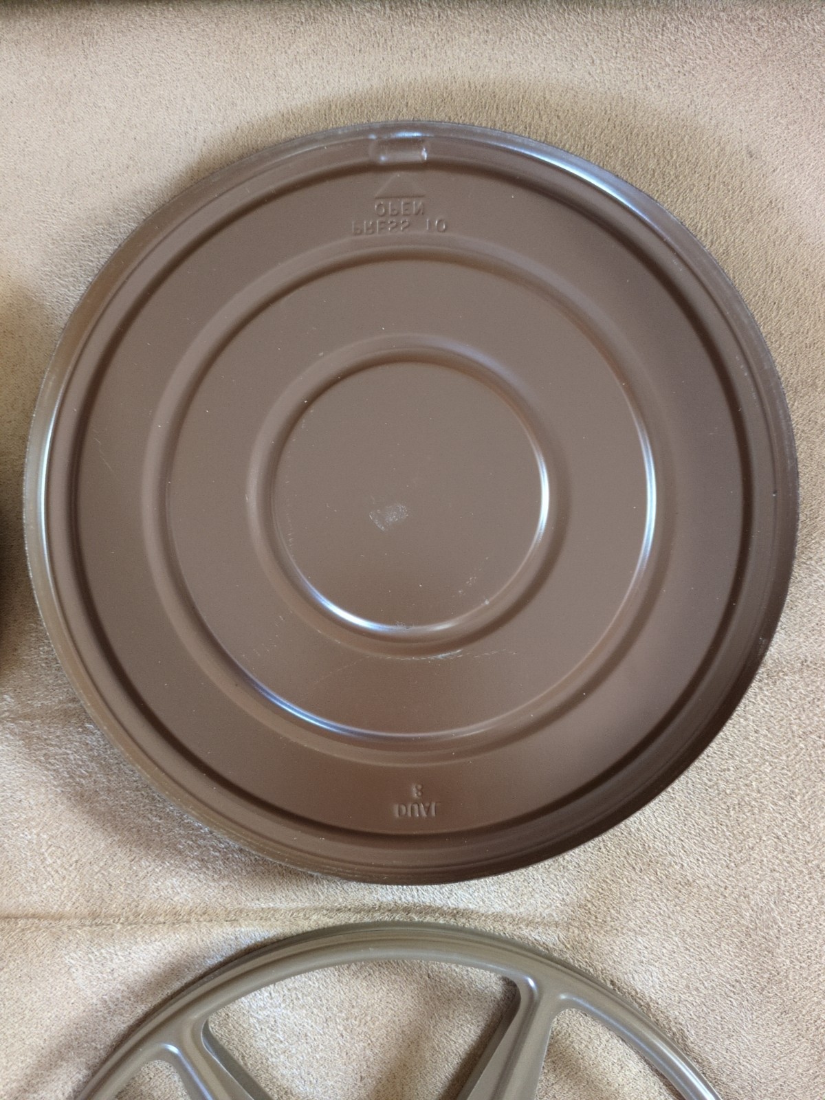 Vintage Harwood Super 8 mm Reel And Can Flip Top Dual Automatic Take Up 7″ Dia.