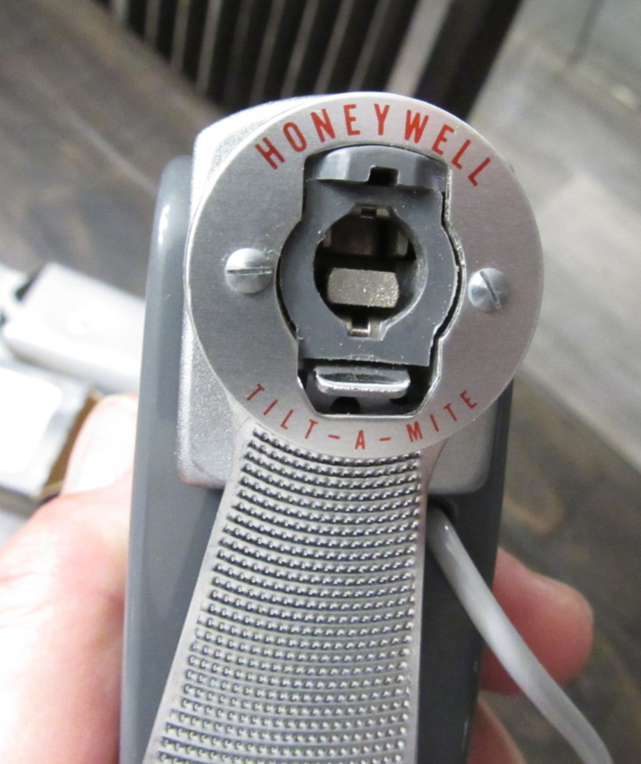 HONEYWELL TILT-A-MITE Camera Flash Unit Collapsible Fan Style w/ Case And Box