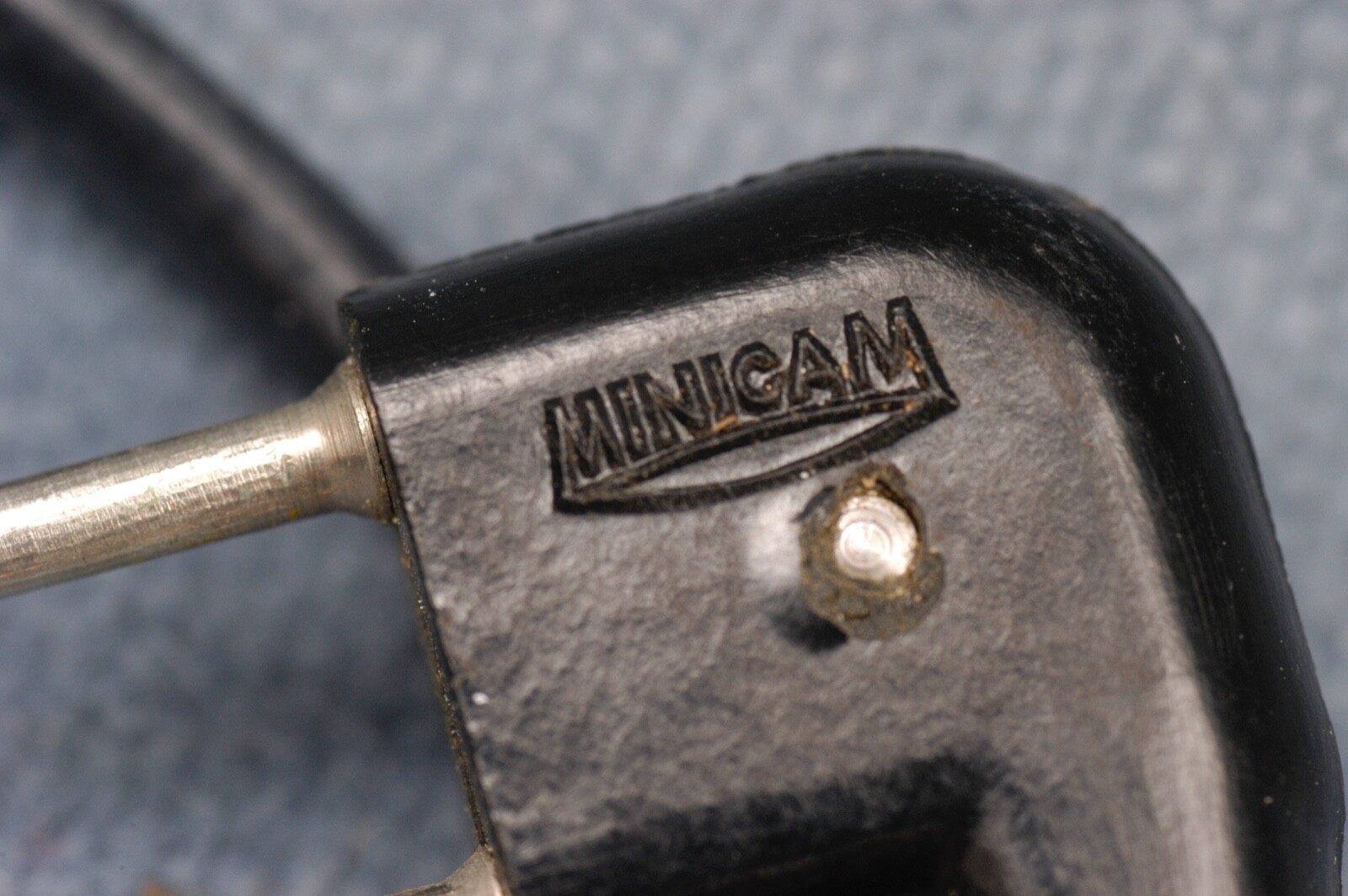 VINTAGE MINICAM TWO-POST BULB FLASH CORD W/UNKNOWN SCREW-IN PLUG