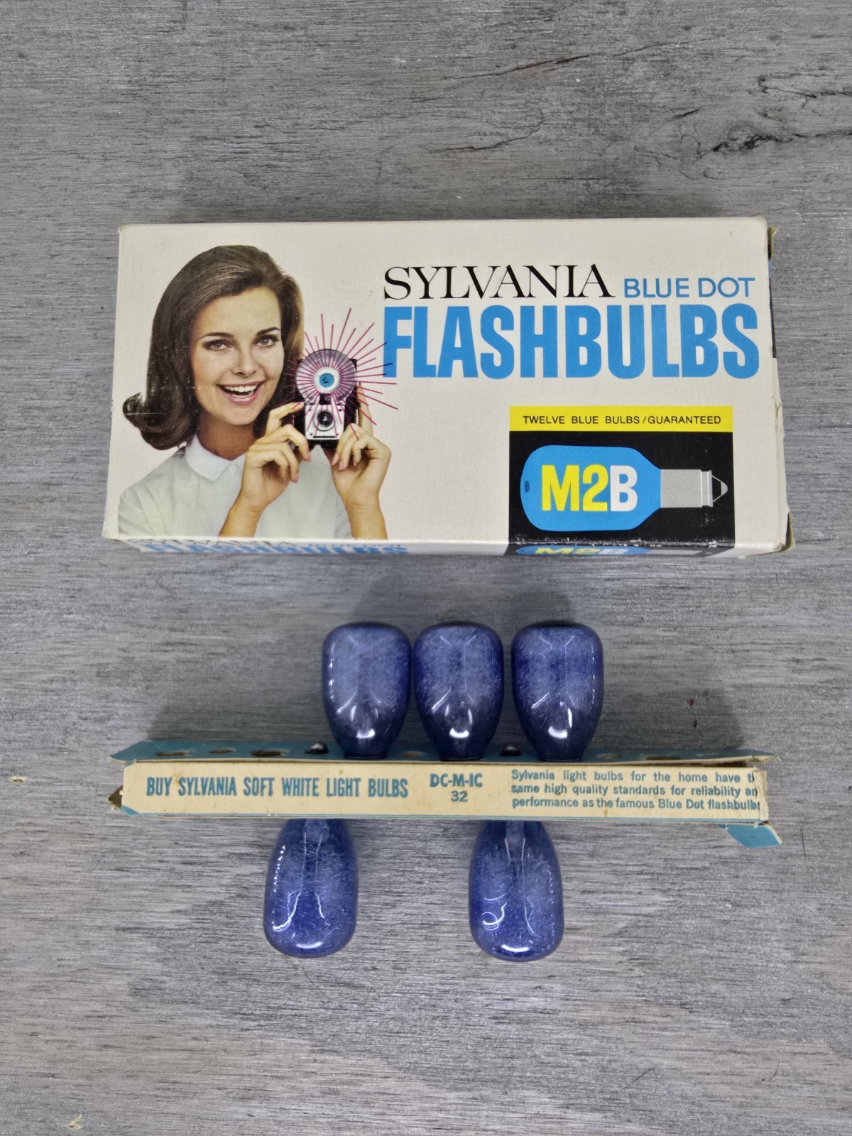 1960’s Silvania Blue Dot Flashbulbs M2B Set of 5 Bulbs