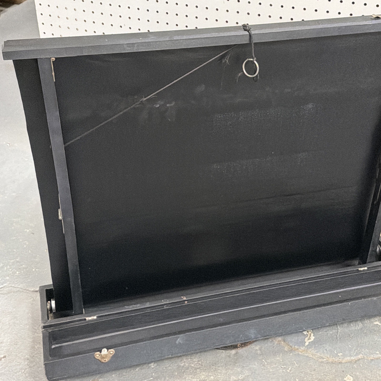 Beautiful Vintage Projection Screen BRITELITE TRUVISION Mfg. By Motion Picture