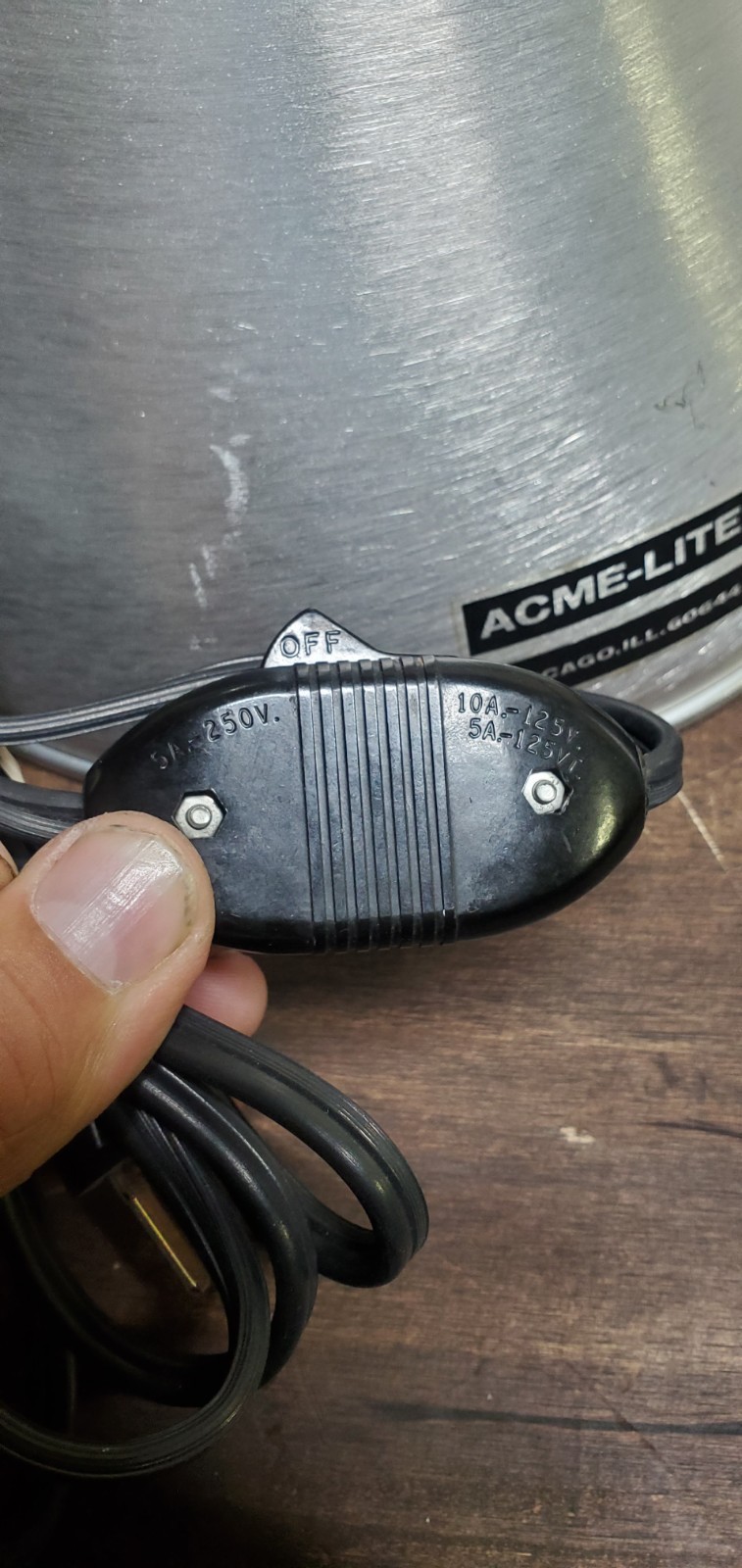 Pair Of Acme Lite Aluminum Photo Shoot Light Fictures Tested With Brackets