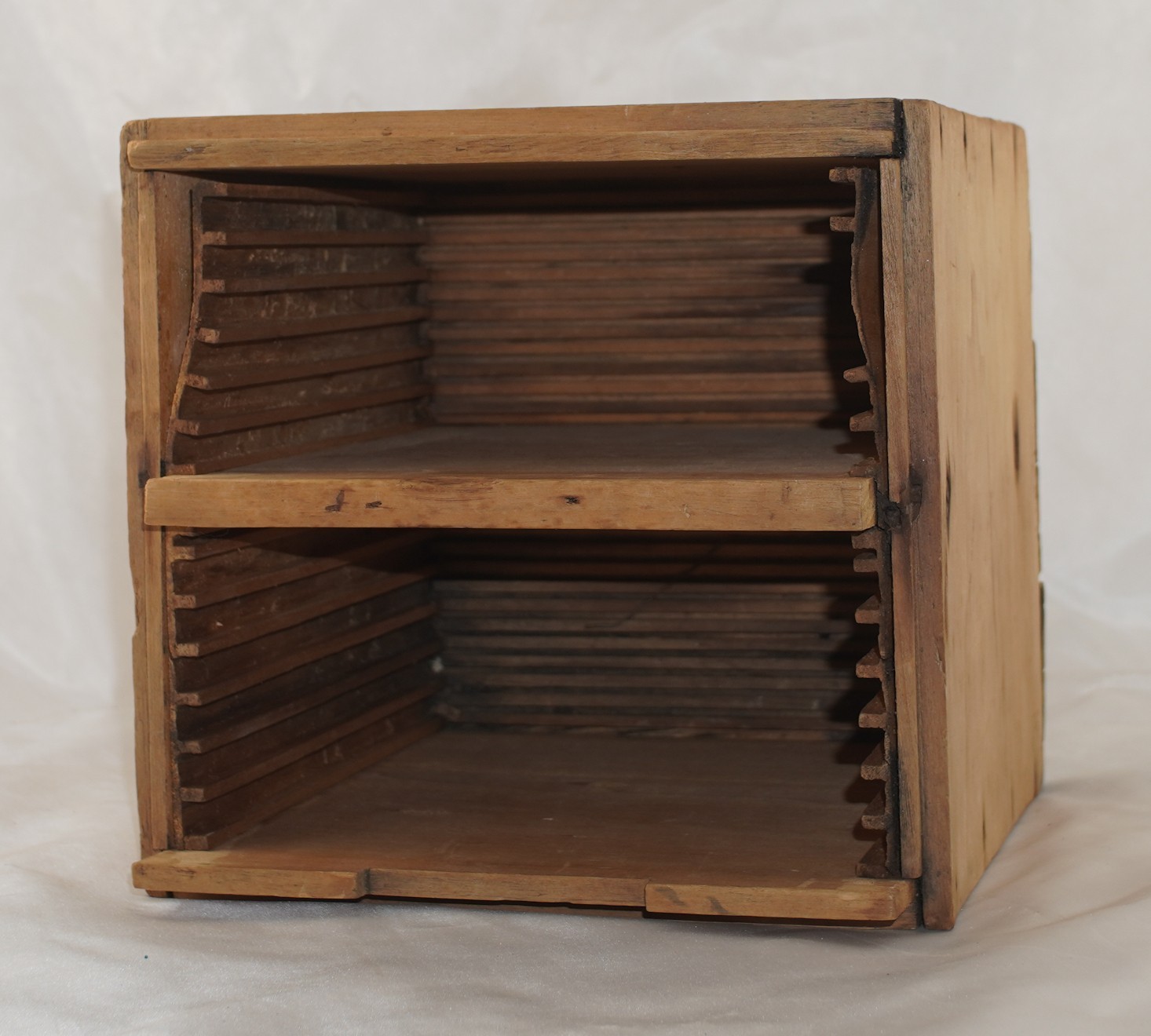 Early Wet Plate Wooden Carrying Case for 6 1/2 x 8 1/2 Plates