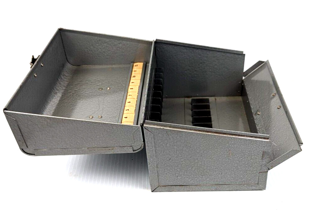 Vintage Logan Deluxe 8mm Film Chest 12-5″ Reel Capacity Latch Handle 5.5×5.5×8.5
