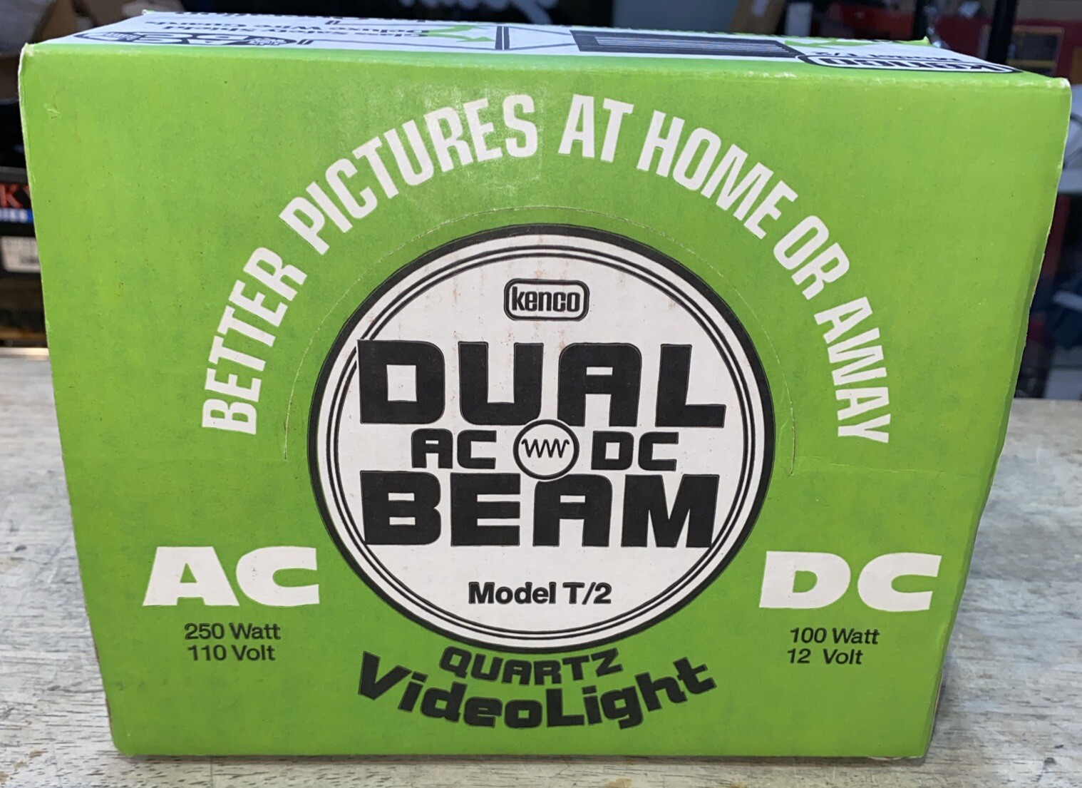 VINTAGE Kenco Dual Beam Video Light AC / DC Very Bright Model T/2 – NEW