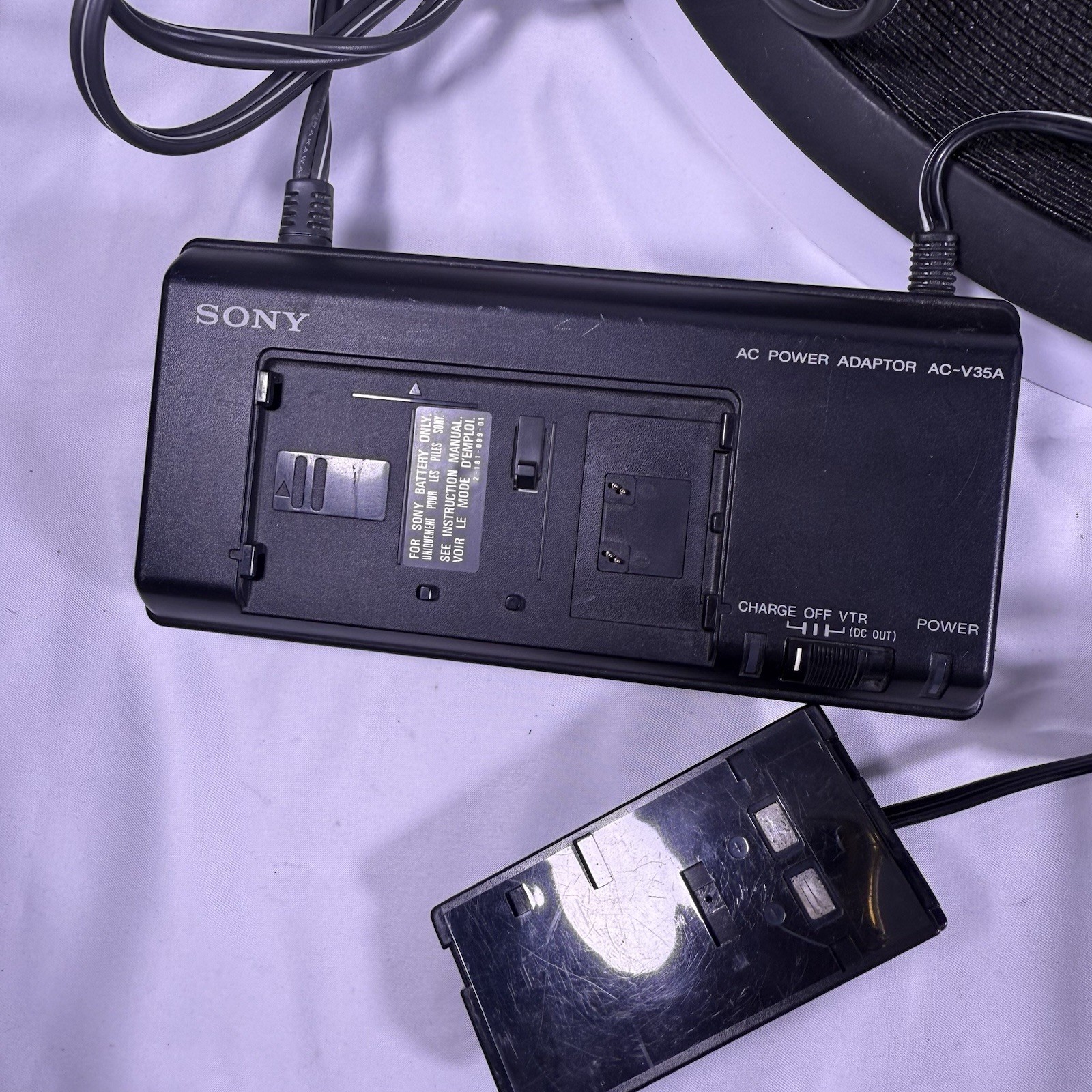 Lot Of 18 Camera Chargers & Vintage Polaroid EE100 ***Untested***