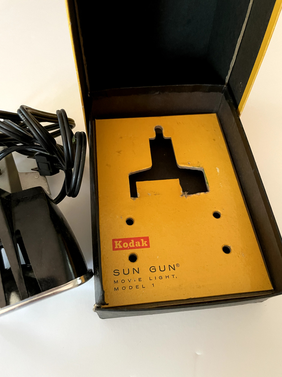 Kodak Sun Gun Movie Light Model 1 D371 Electric 8mm Tested & Works see video