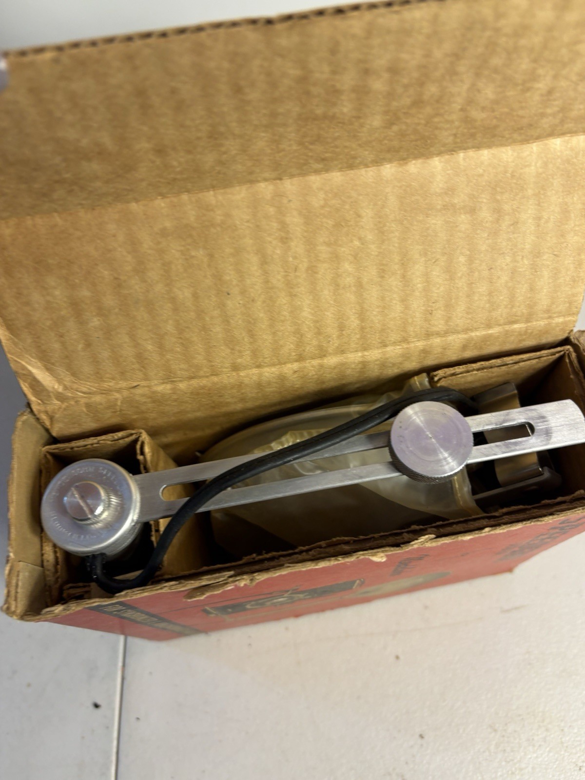 Vintage Mendelsohn Universal Flash Speed Gun Junior With Box (untested)