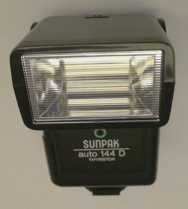 Sunpak Auto 144 D Thyristor Hot Shoe Flash – TESTED