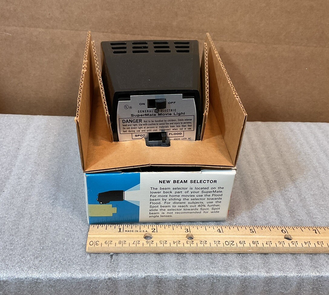 General Electric SuperMate Movie Camera Light Model SM-2 New In Box Super 8