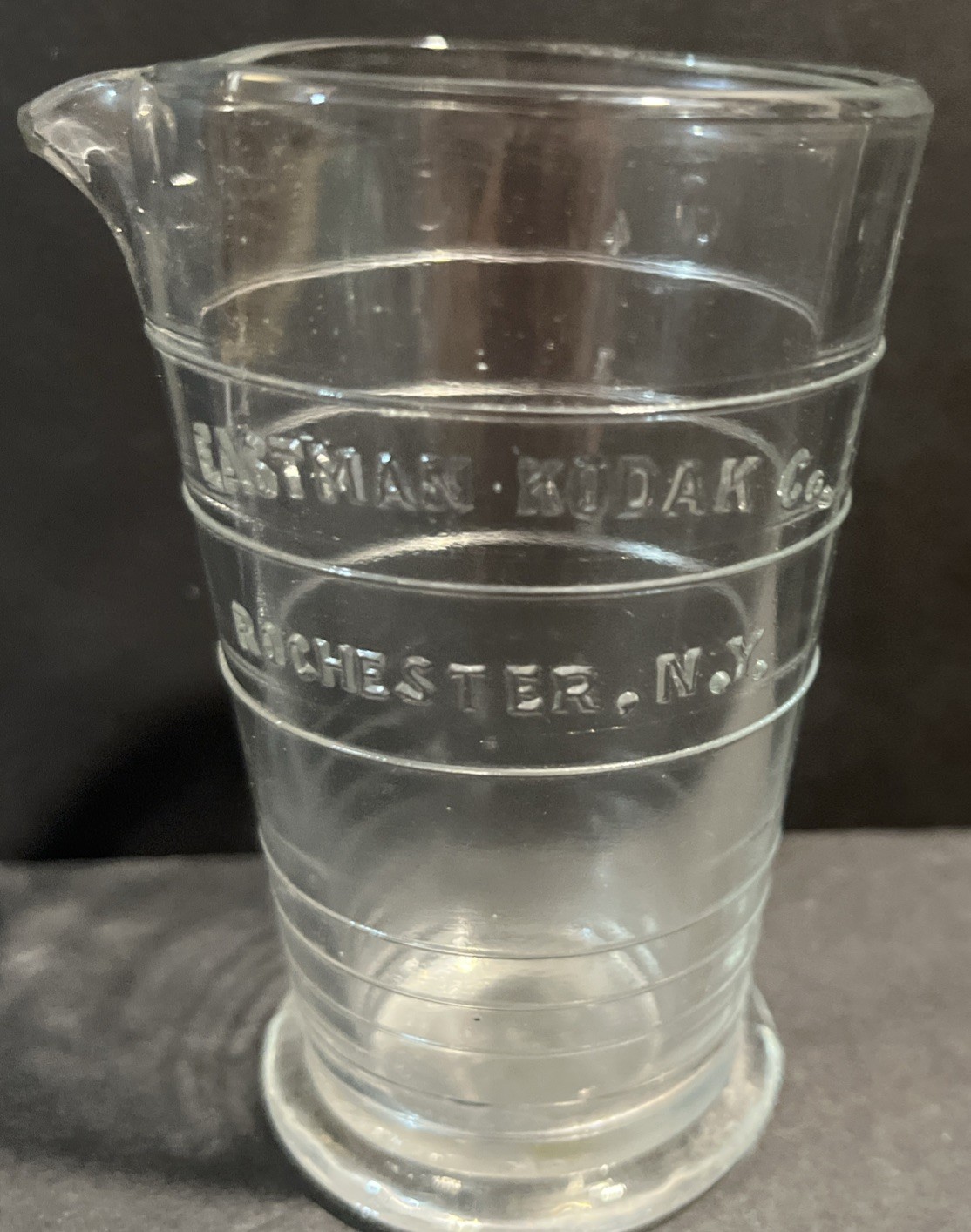 VTG. EASTMAN KODAK CO PHOTOGRAPHIC 4 Oz GLASS MEASURING BEAKER ROCHESTER NY