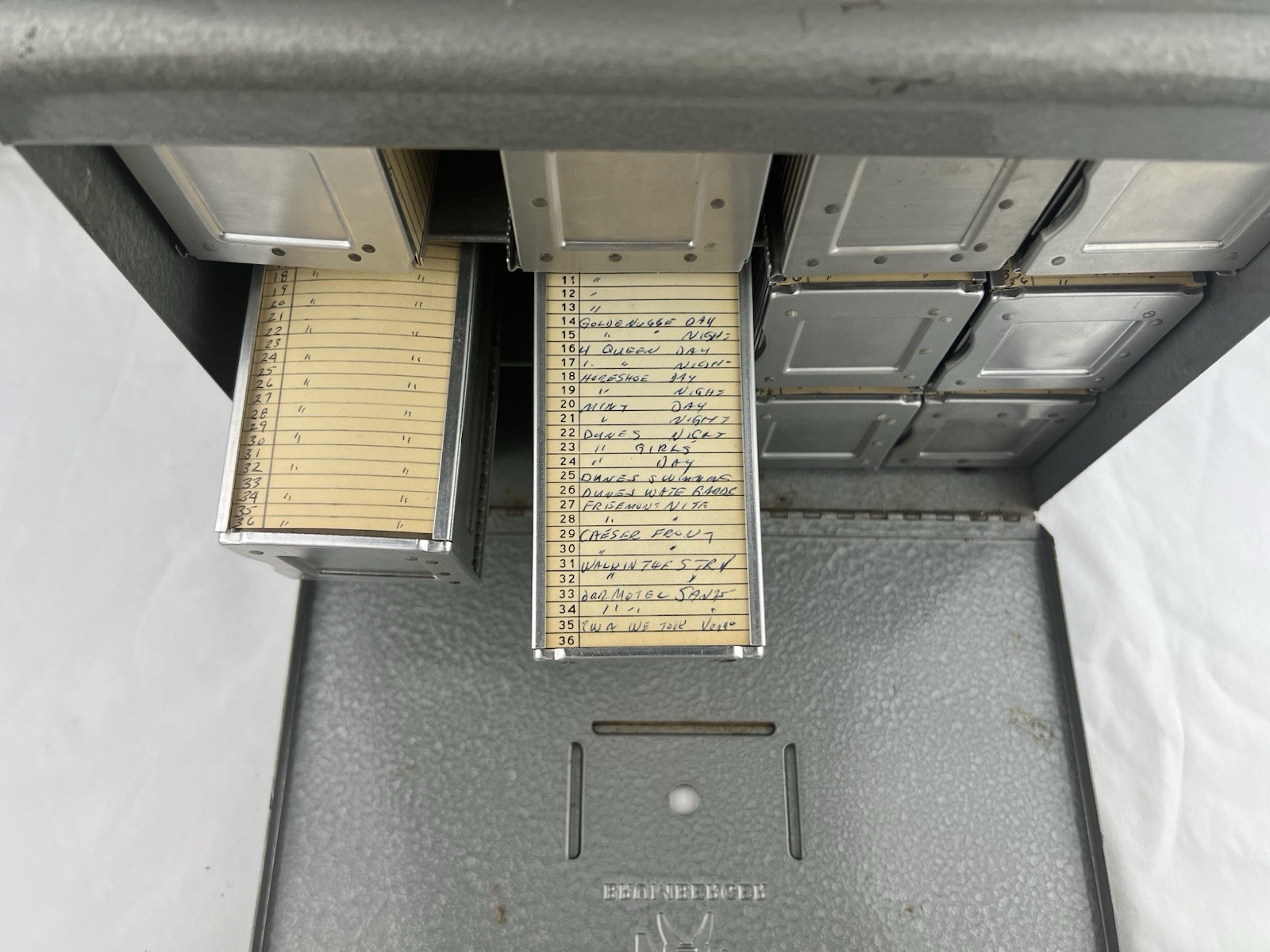 Brumberger Metal 35mm Carrying Case Plus 12 Slide Trays