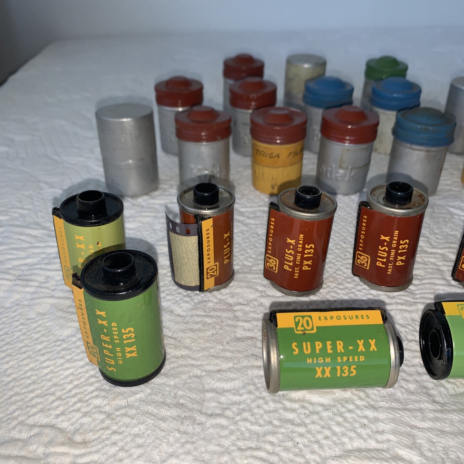 Vintage Metal 35mm Embossed Film Canisters w Lids Kodak + Film Roll Mixed Lot 18