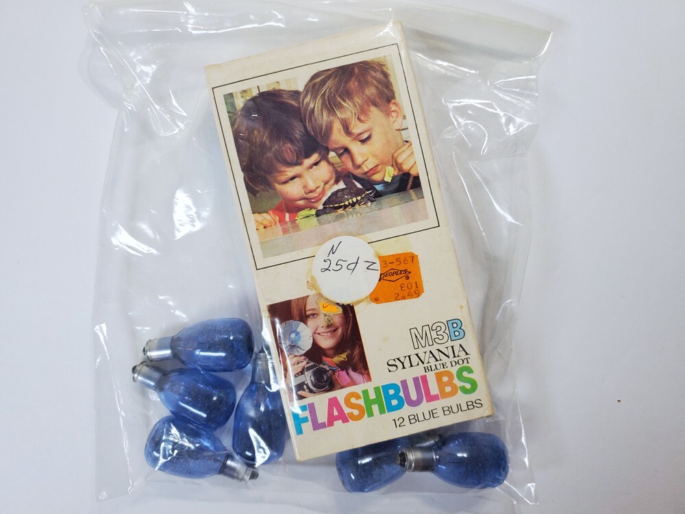 Vintage SYLVANIA M3B Blue Dot Flashbulbs Mixed Lot 12 In Original Box & 6 Extras