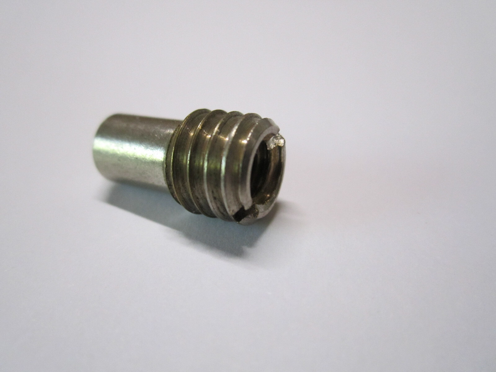 SWISS BOLEX 16MM MOVIE CAMERA ( TRIPOD MOUNT ADAPTER SCREW 3/8′–1/4″)