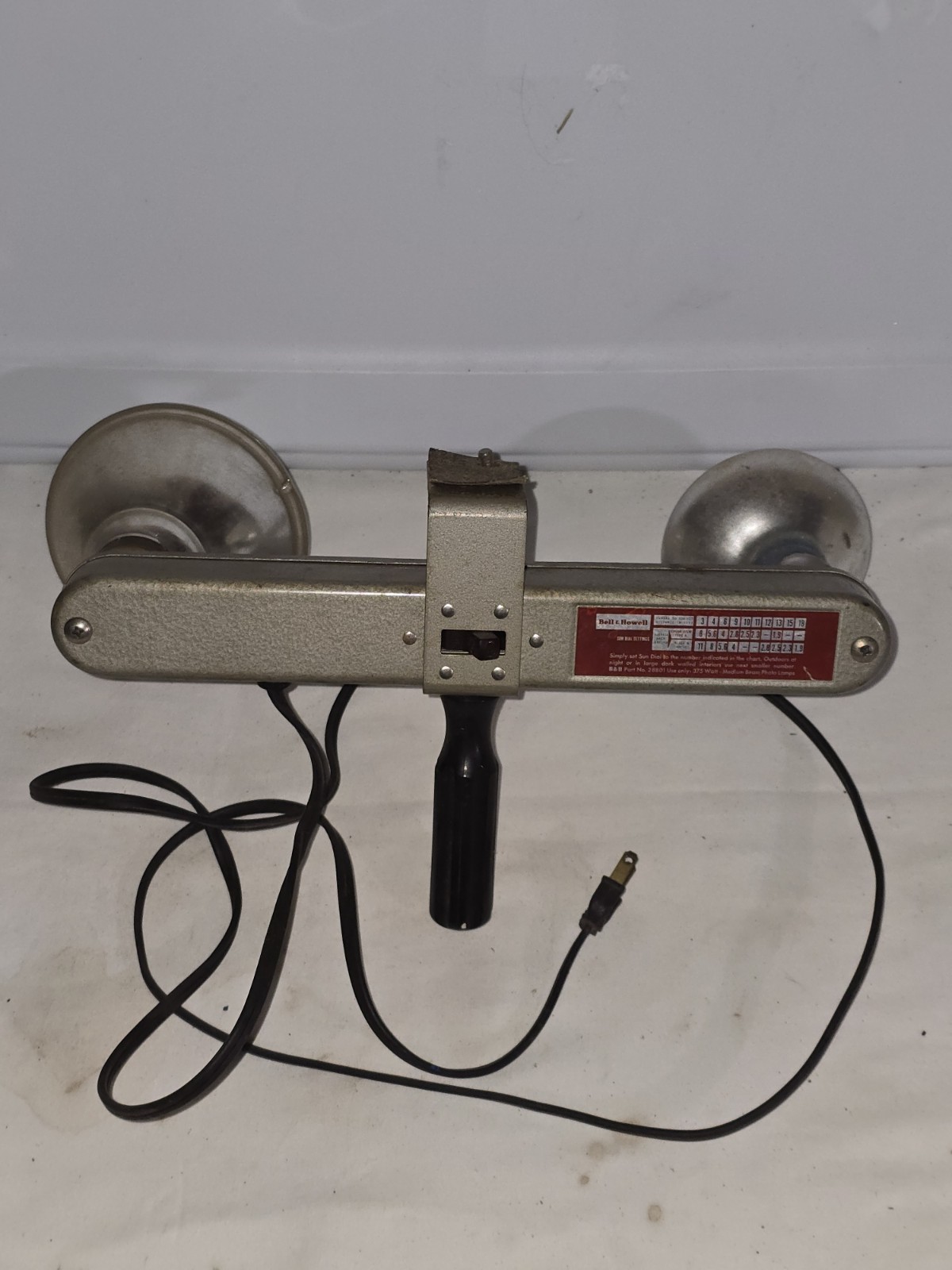 Bell & Howell Vintage Movie Light Bar Dual Head 375W Photoflood Indoor Film Lamp