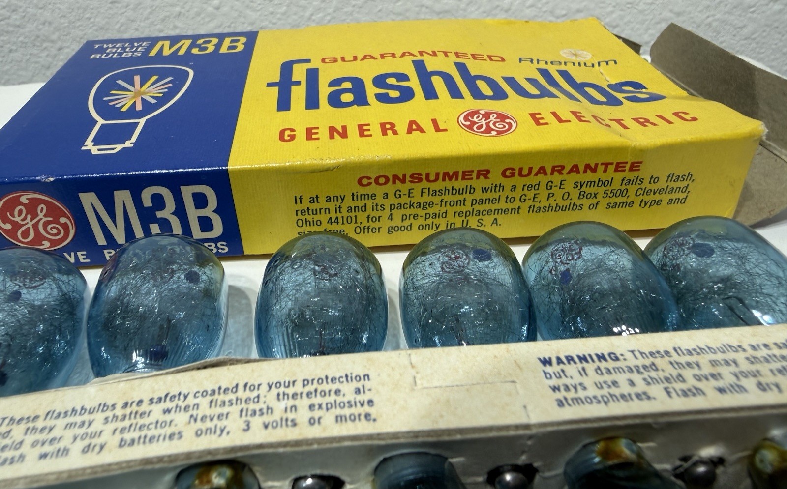Vtg GE M3B Flashbulbs Box of 12 Rhenium Blue Camera Flashbulbs General Electric