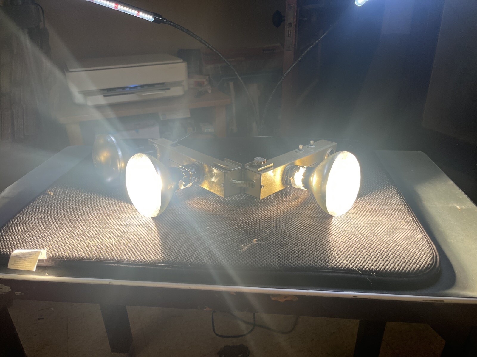 Vintage 4 Light Bar with case (TESTED) BULBS NOT INCLUDED
