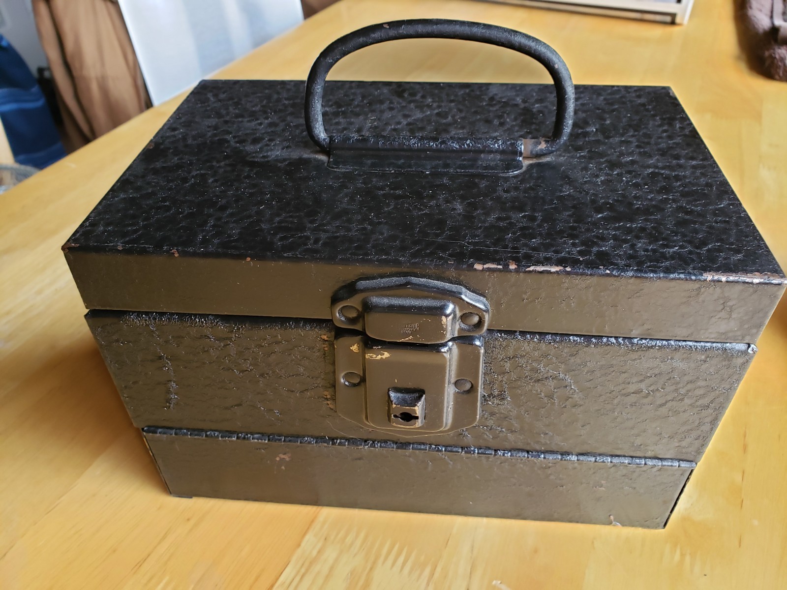 12 Slot S-K Tools 8mm 5″ Dia metal carry case plus reels