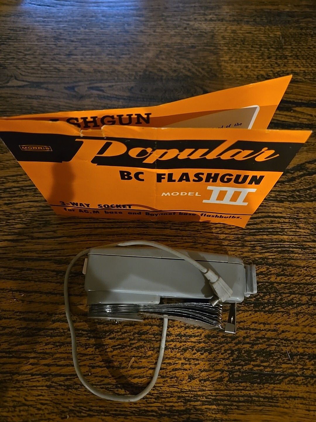 Vintage Popular BC Flash Gun Model 3 – 3-Way Socket For AG, M Base & Bayonet