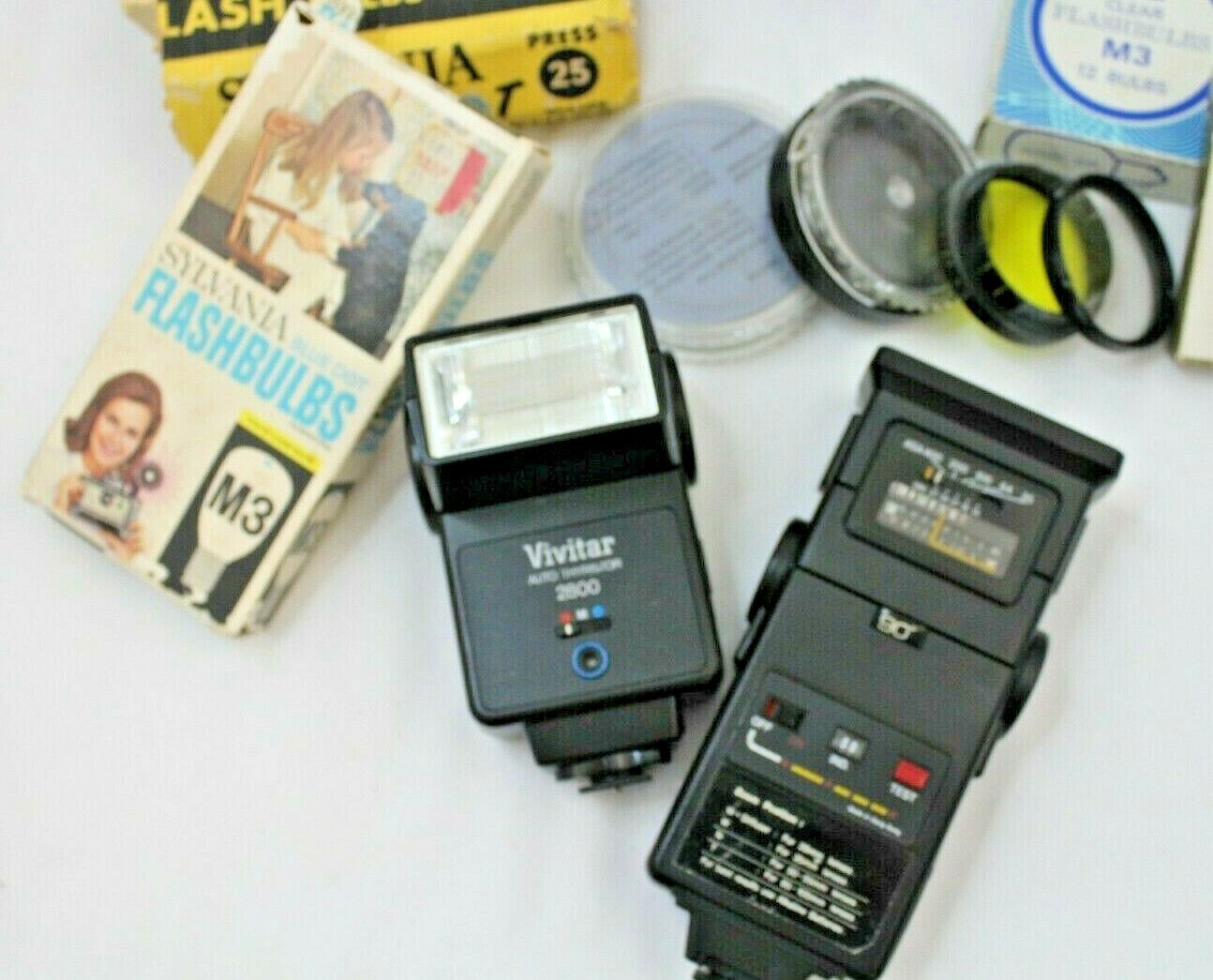 LOT OF VINTAGE CAMERA FLASHES, BULBS, FILTERS, AND ACCESSORIES
