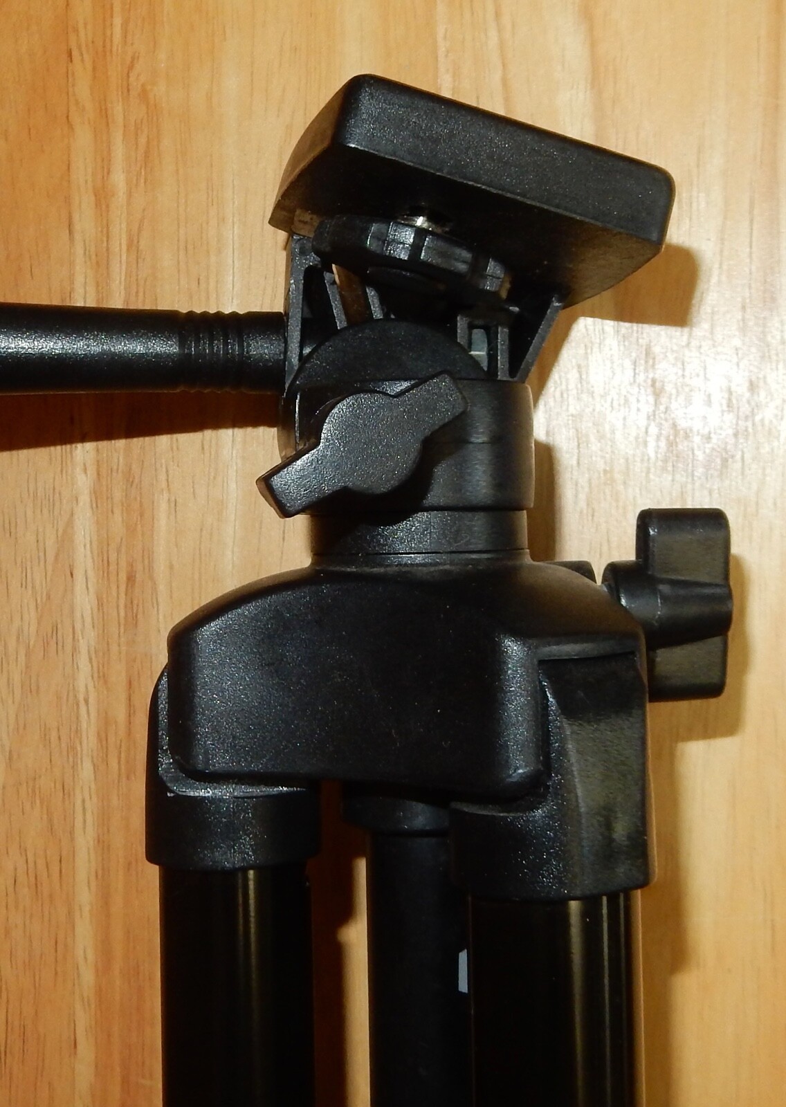Polaroid Adjustable Height Digital Camera Tripod, 18 1/2″ – 43 1/4″