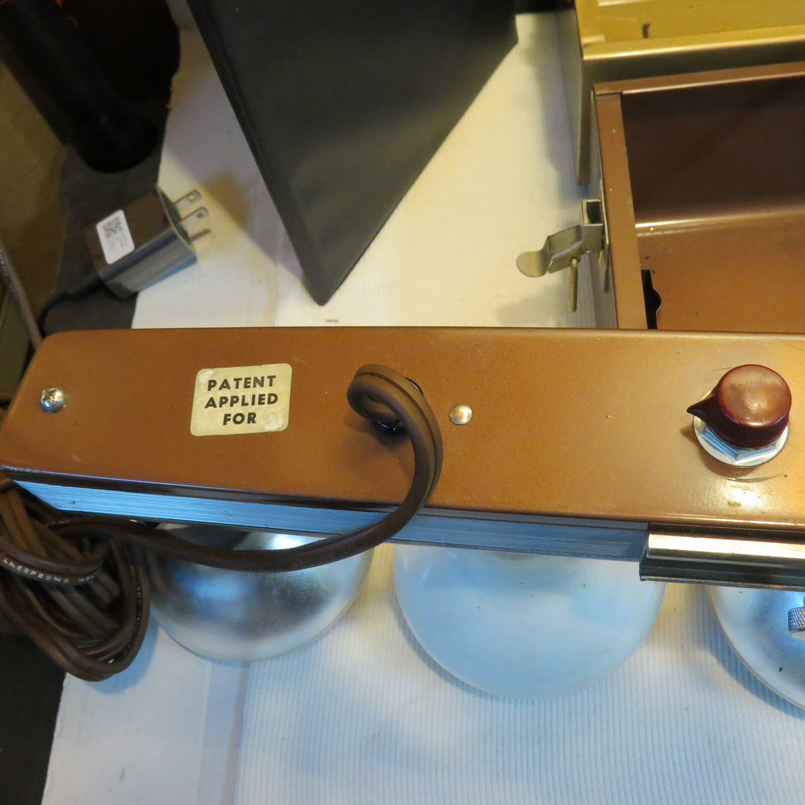 Vintage LITE 2, Electric Eye Bounce 4-Bulb Flood Light Bar Complete TESTED WORKS
